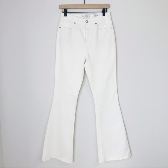 New! Elizabeth and James High Rise Flare White Jeans - Picture 3 of 12